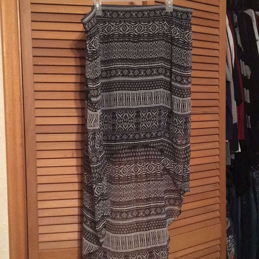 Hi/low lined skirt